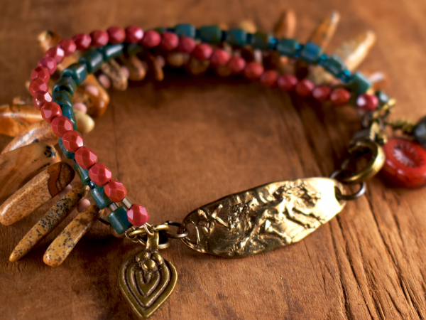 Horse Bracelet Western character in a beaded bracelet by Gloria Ewing.