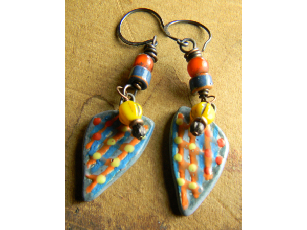 Blue, orange and yellow beaded design by Gloria Ewing.