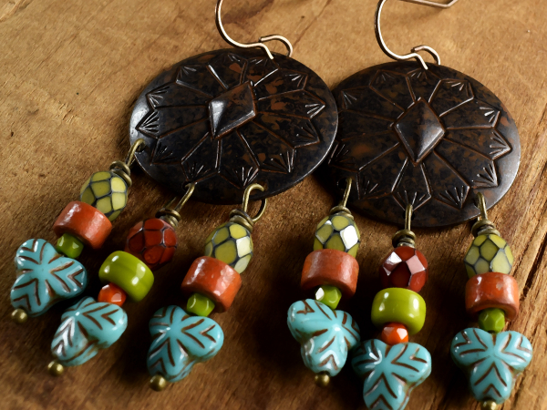 Contemporary southwest beaded design by Gloria Ewing.