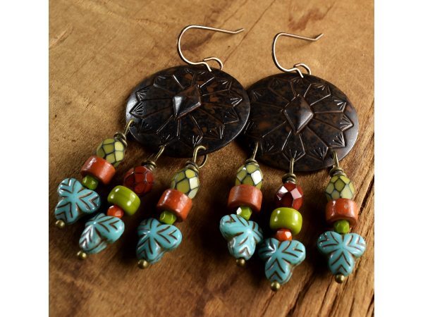 Contemporary southwest beaded design by Gloria Ewing.