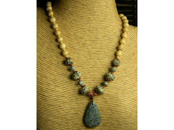 Artisan lampwork beaded necklace by Gloria Ewing.