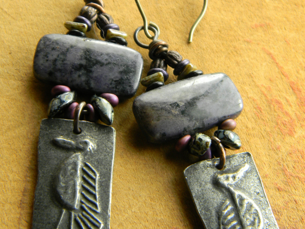 Primitive Bird Earrings Distinctive beaded earring design by Gloria Ewing.