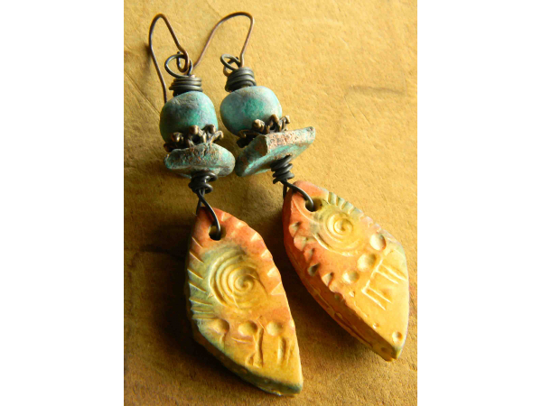 Desert colors in an artisan earring design by Gloria Ewing.