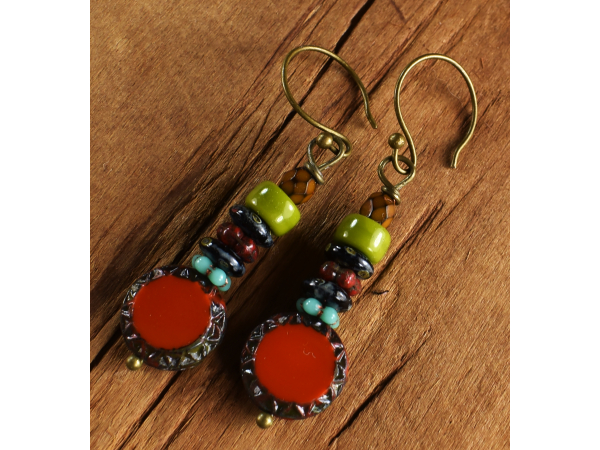 Autumn colors in a beaded design from Gloria Ewing.