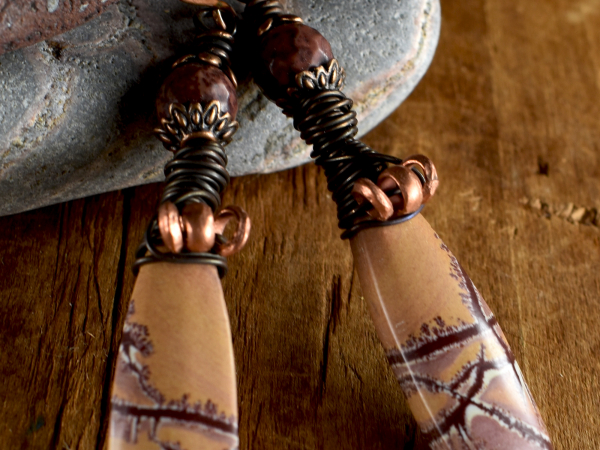 Matched Sorora drops in a wrapped design by Gloria Ewing.