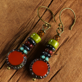 Autumn colors in a beaded design from Gloria Ewing.