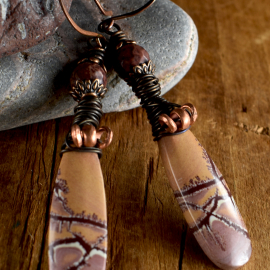 Matched Sorora drops in a wrapped design by Gloria Ewing.